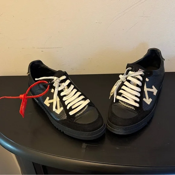 Off-White Black and White Designer Sneakers - Picture 7 of 11